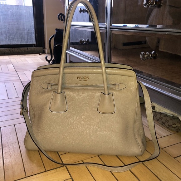 Authentic Prada Vitello Daino Frame bag - Picture 2 of 9